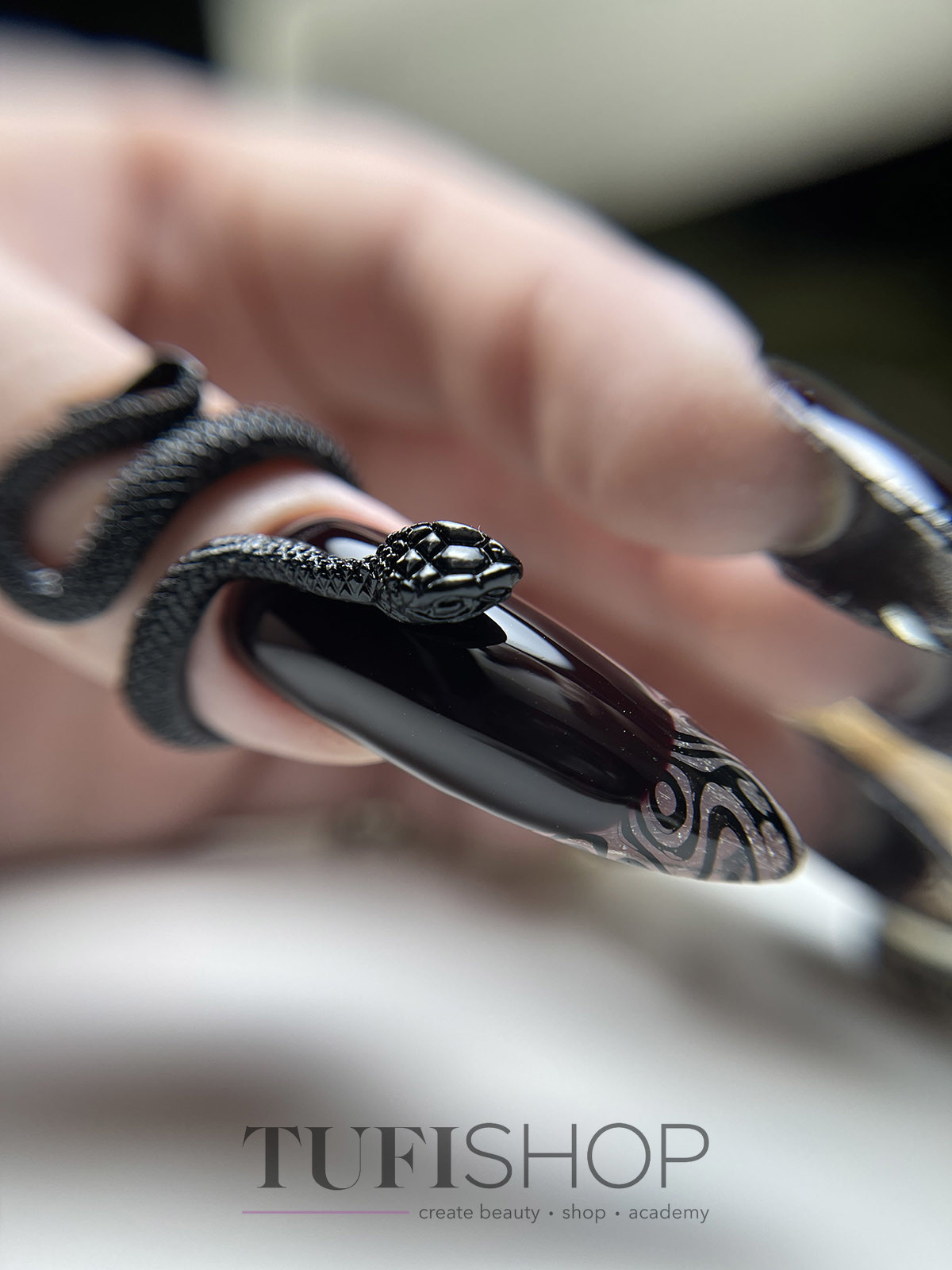 Курс: Апаратний манікюр + укріплення рідким гелем